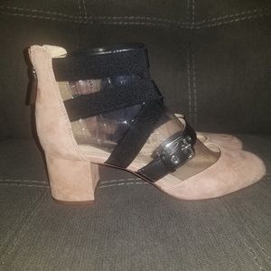 Tan and Black Nine West sandala